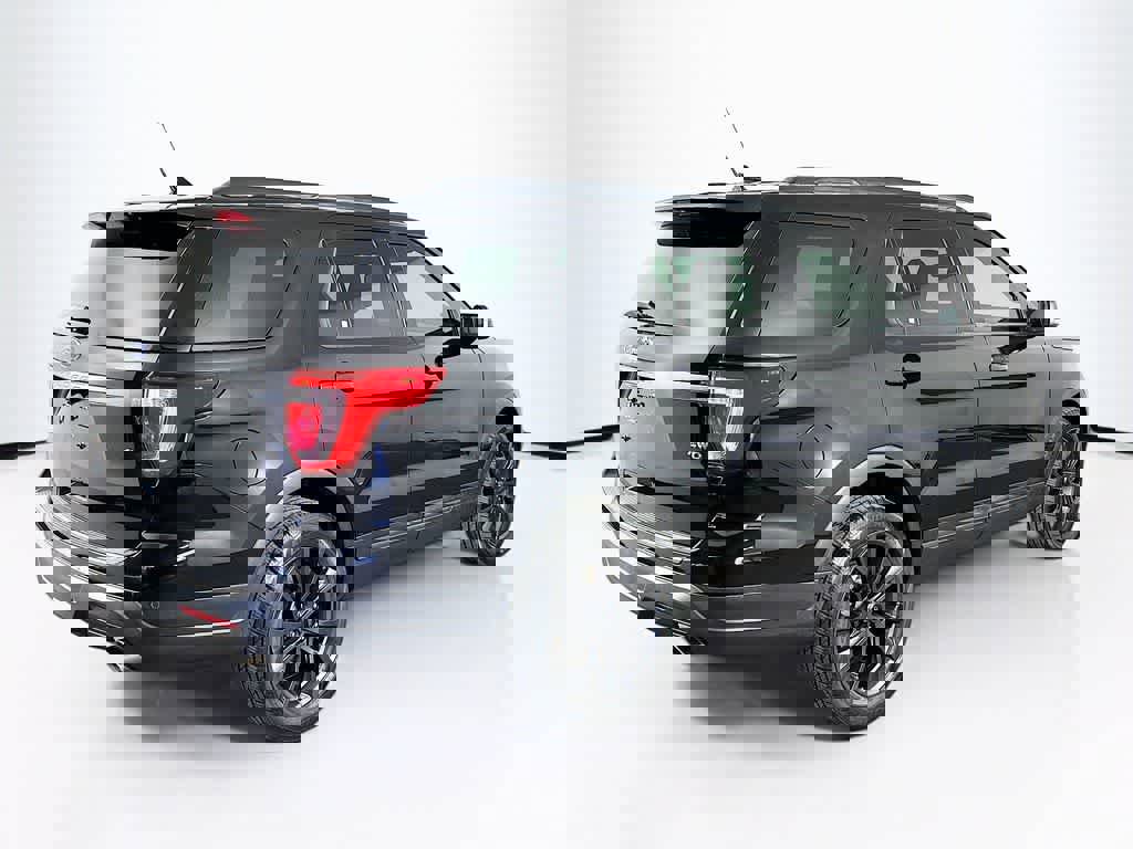 Certified 2019 Ford Explorer XLT w/ Equipment Group 202A image 25