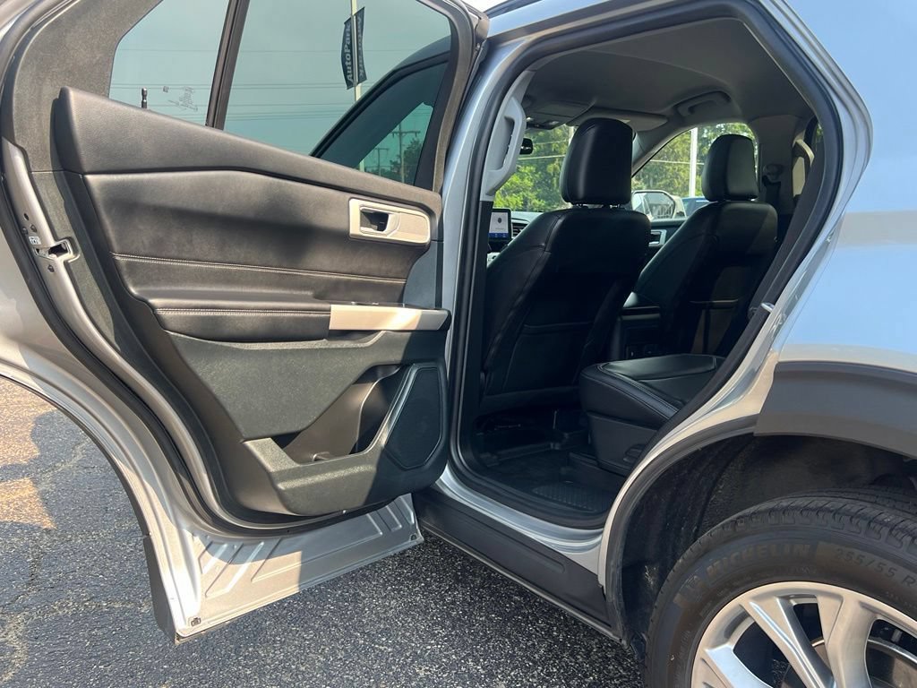 Certified 2023 Ford Explorer XLT w/ Equipment Group 202A AWD/4WD image 28