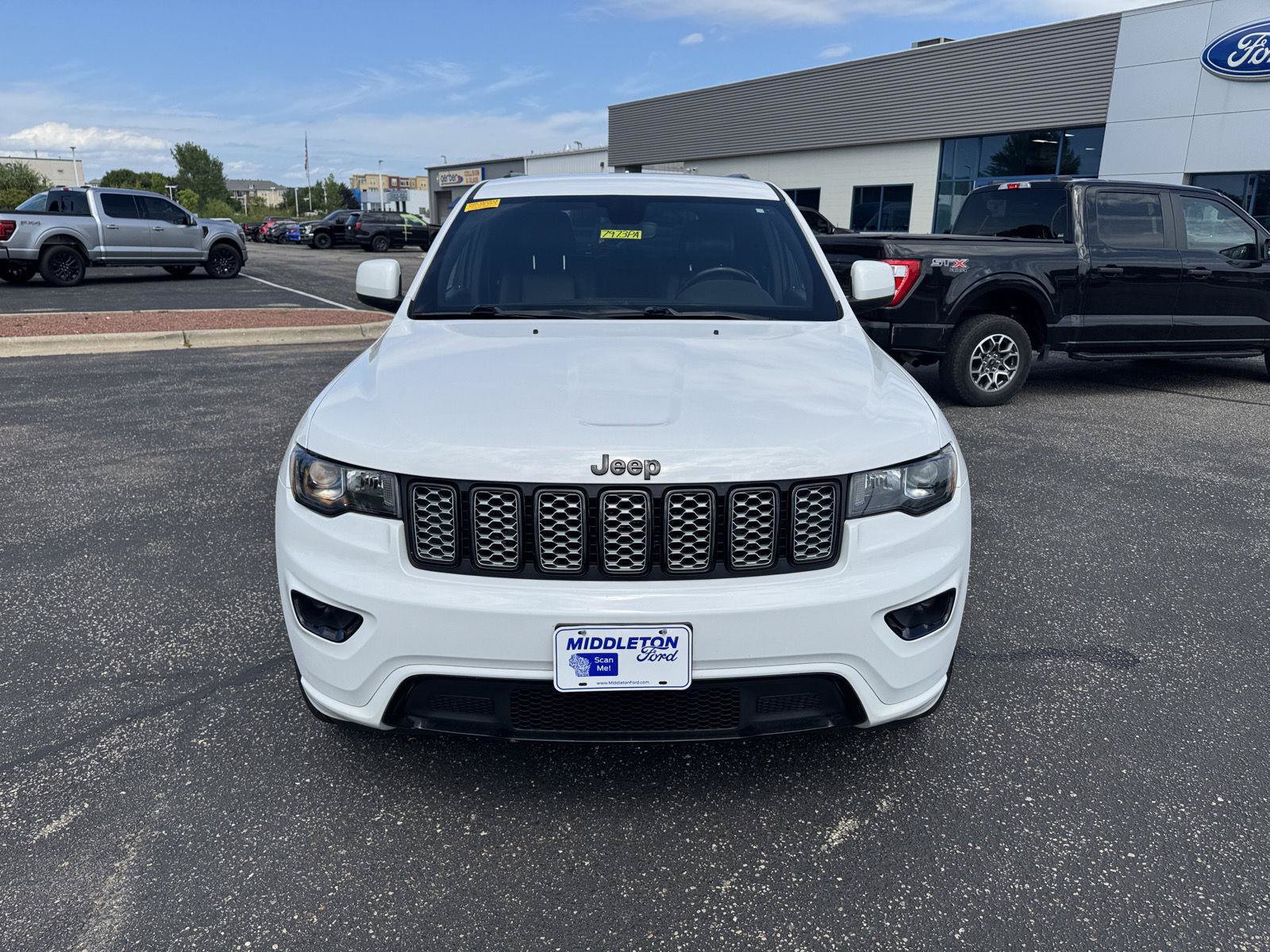 Used 2020 Jeep Grand Cherokee Altitude AWD/4WD image 8
