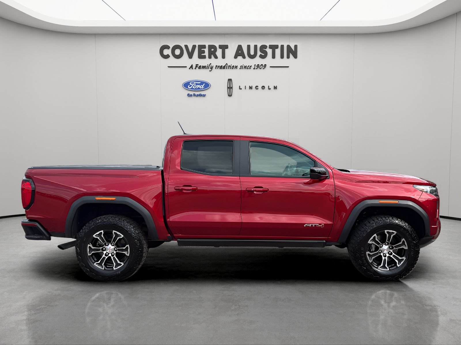 Used 2024 GMC Canyon AT4 w/ AT4 Premium Package AWD/4WD image 6