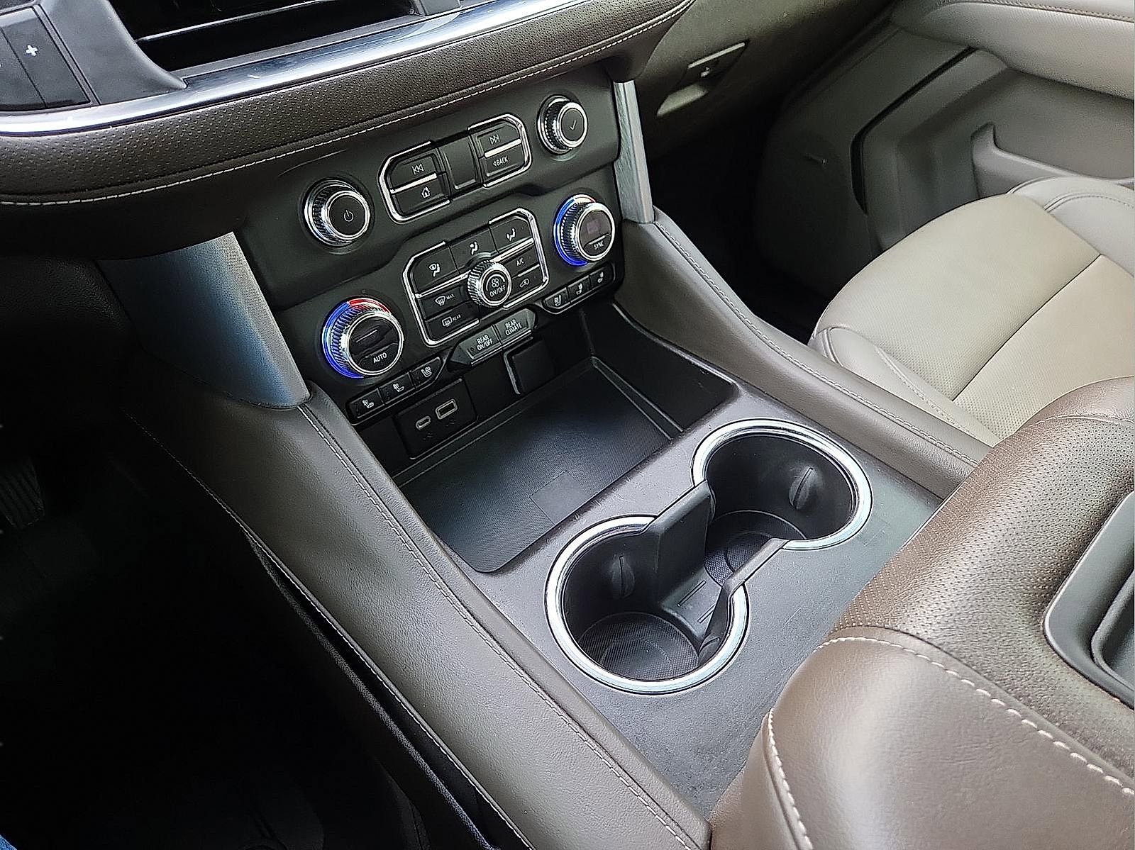 Used 2023 GMC Yukon SLT AWD/4WD image 25