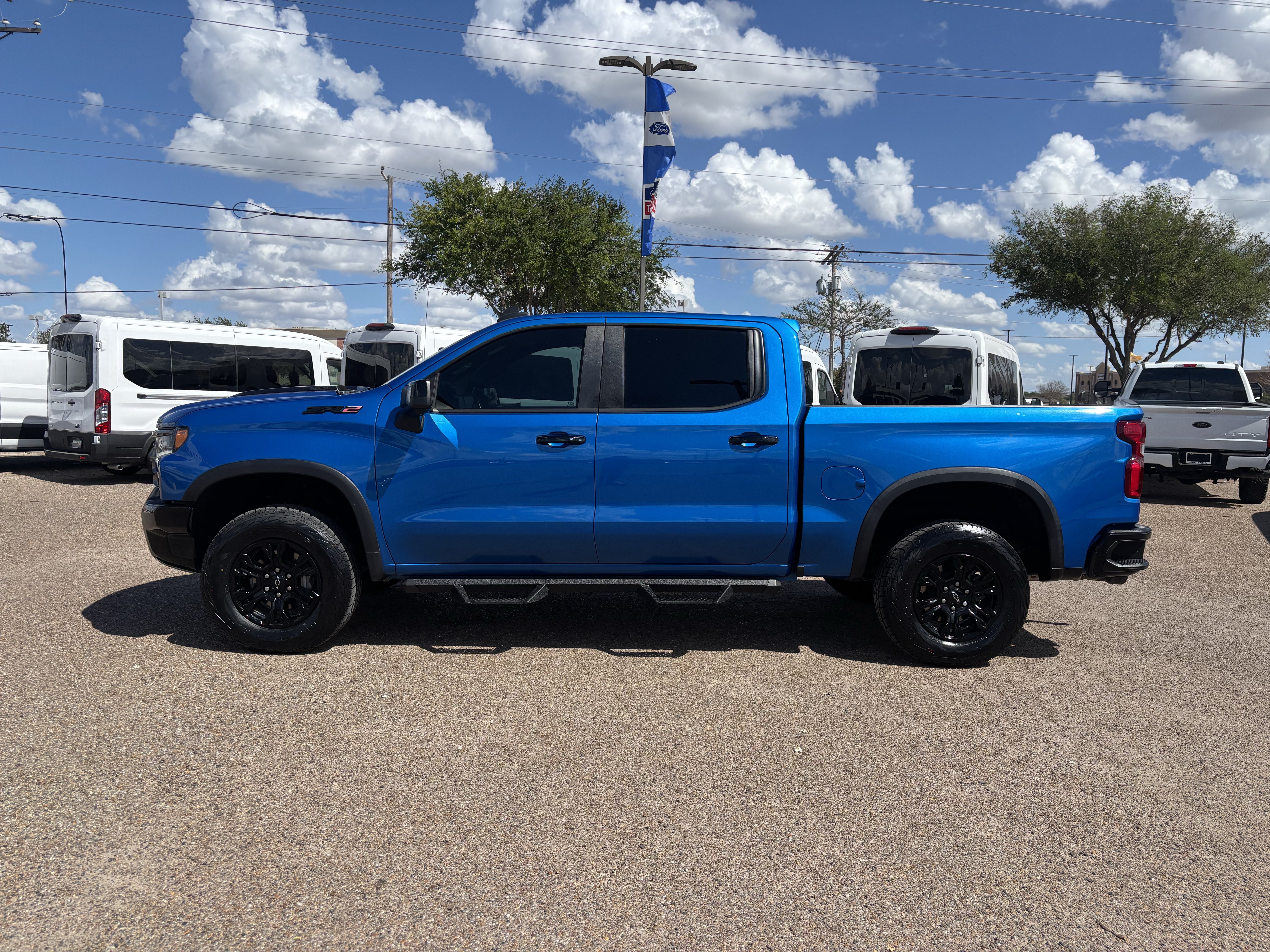 Used 2023 Chevrolet Silverado 1500 ZR2 w/ Technology Package AWD/4WD image 2