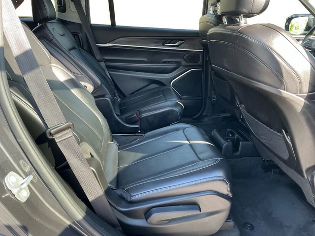 Used 2022 Jeep Grand Cherokee L Limited w/ Black Appearance Package AWD/4WD image 18