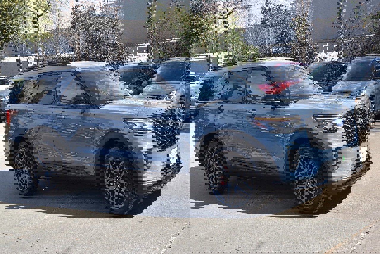 Certified 2025 Ford Explorer ST-Line w/ Premium Package image 12