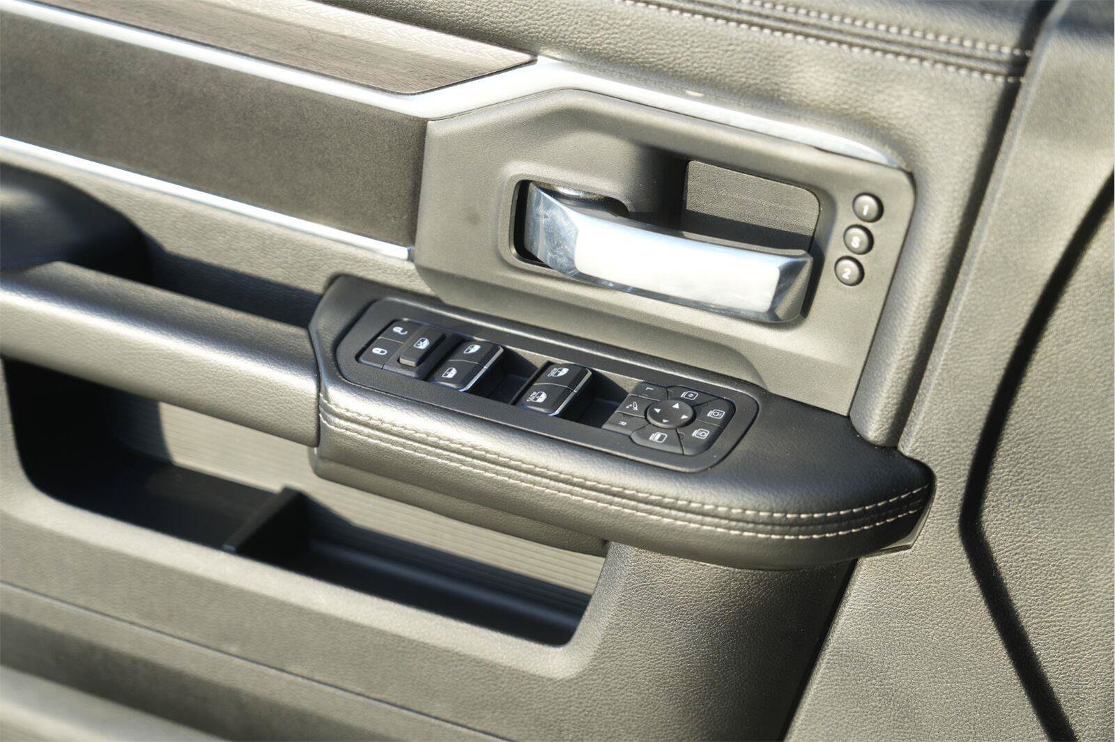 Used 2025 RAM 2500 Laramie AWD/4WD image 29