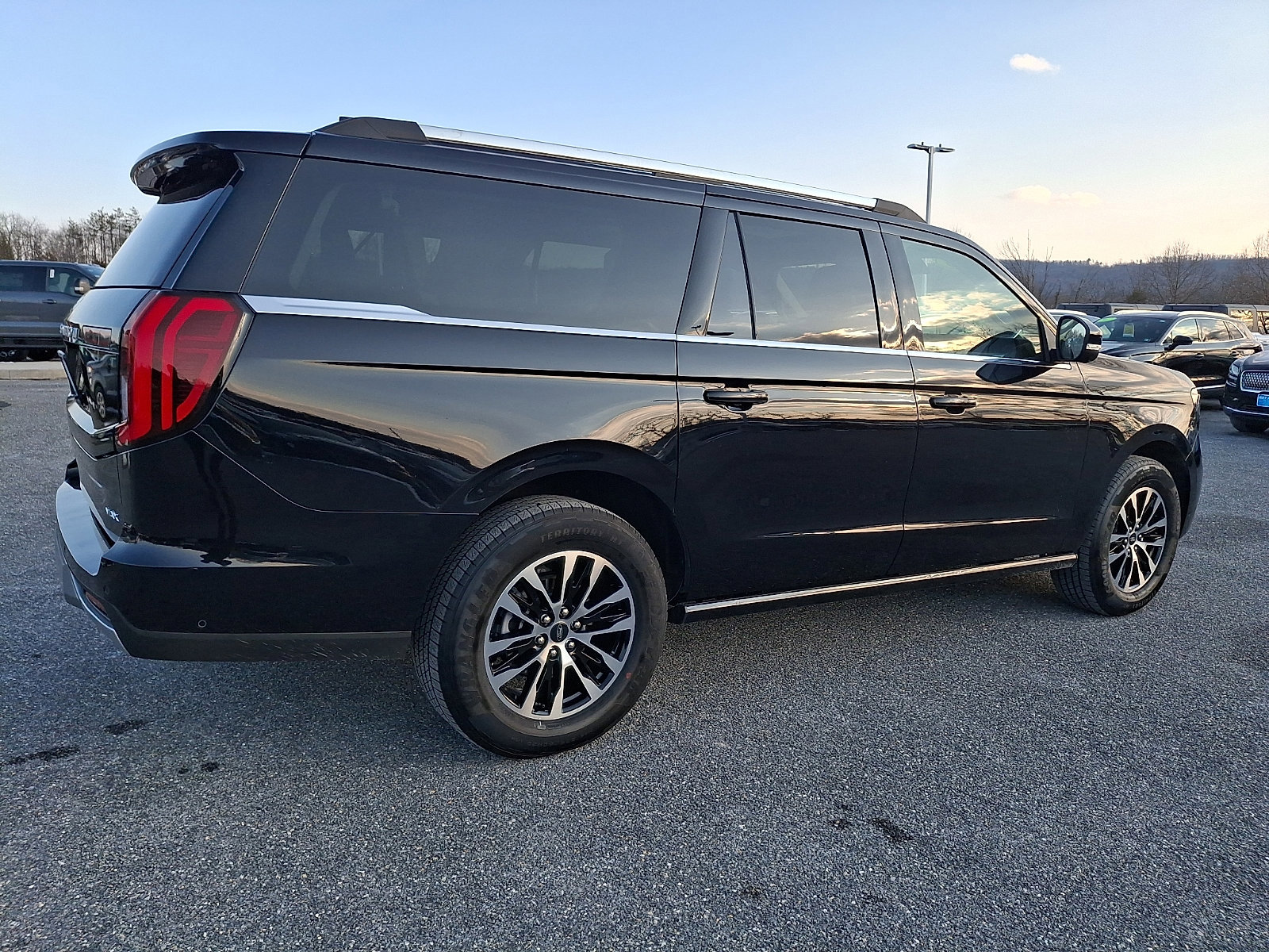 Certified 2025 Ford Expedition Max Platinum image 4