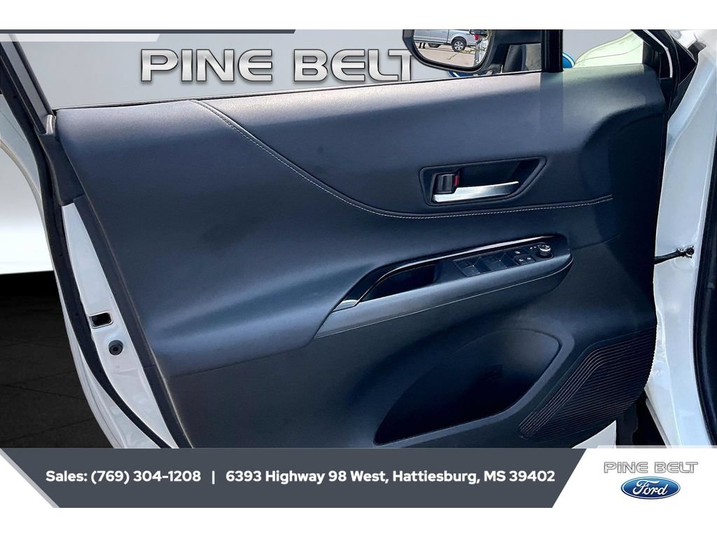 Used 2021 Toyota Venza LE AWD/4WD image 17