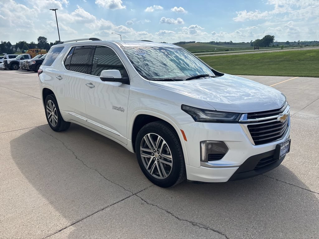 Used 2023 Chevrolet Traverse High Country FWD image 3