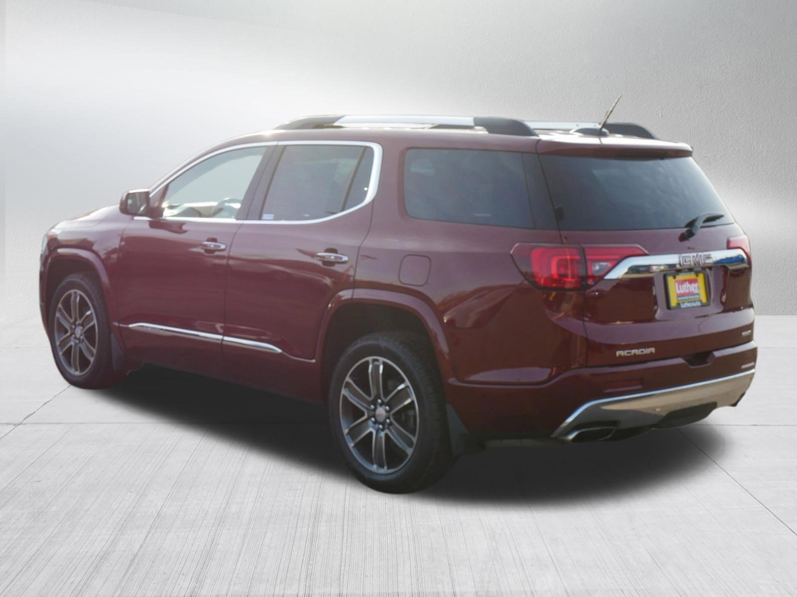 Used 2018 GMC Acadia Denali image 3
