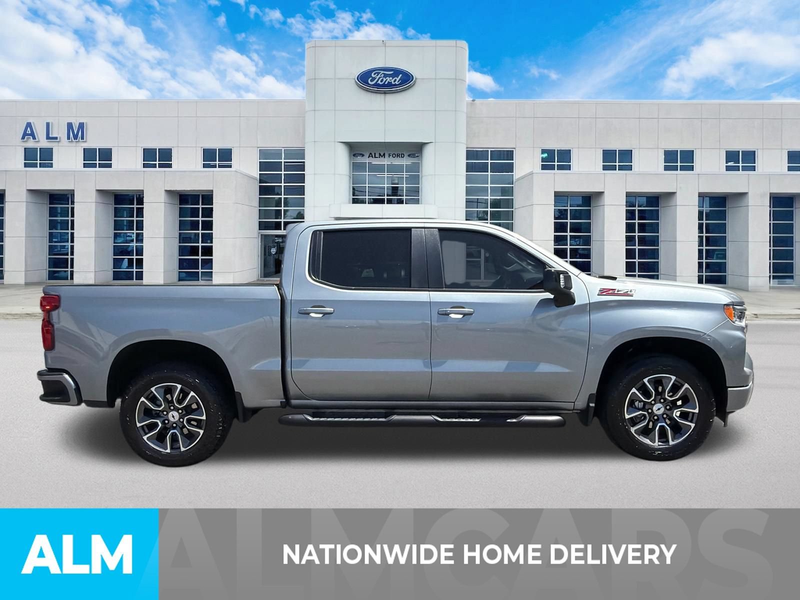 Used 2024 Chevrolet Silverado 1500 RST w/ Convenience Package II AWD/4WD image 4