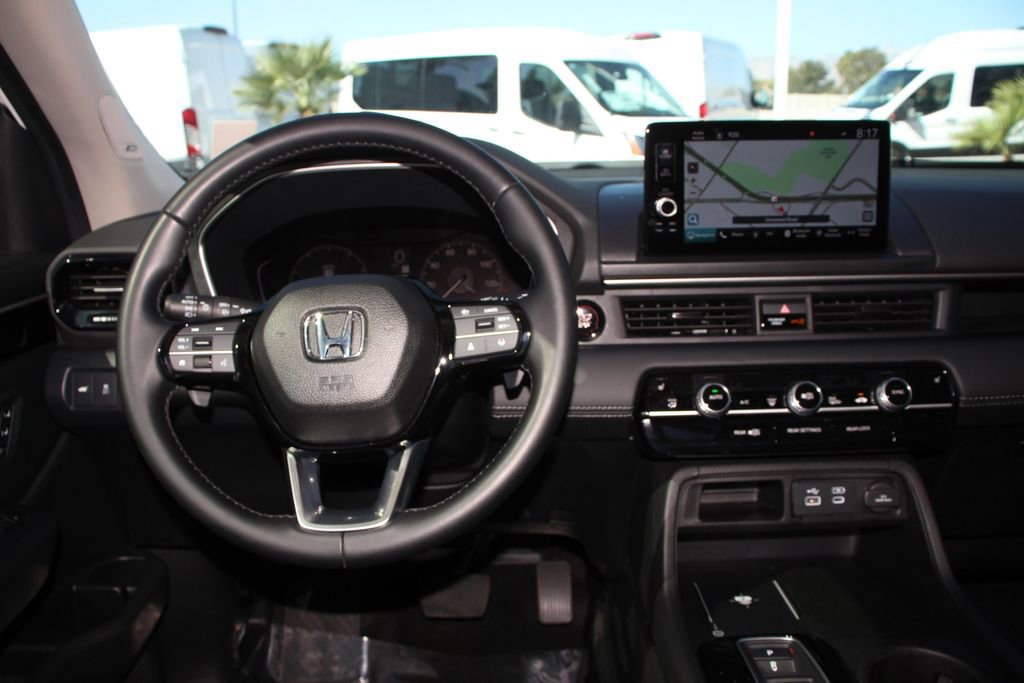 Used 2025 Honda Pilot Touring image 17