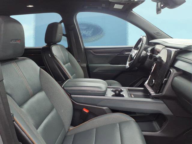 Used 2024 GMC Acadia AT4 w/ Luxury Package image 11