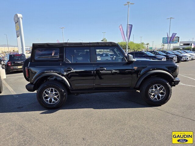 Certified 2022 Ford Bronco Badlands AWD/4WD image 8