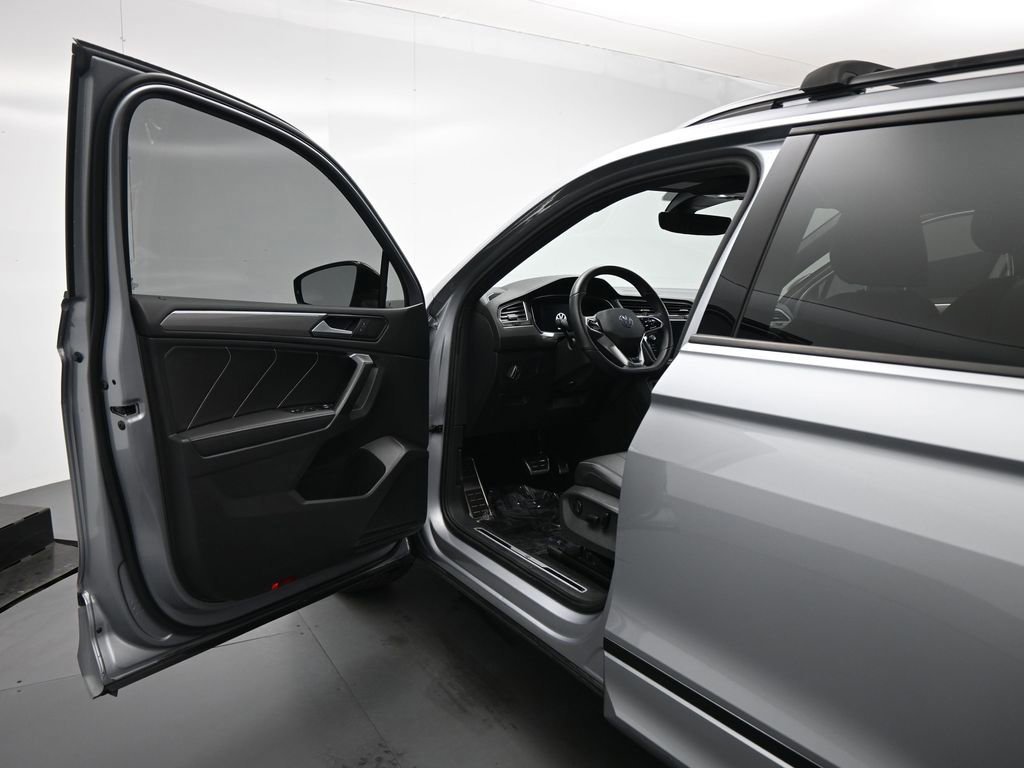 Used 2023 Volkswagen Tiguan SE R-Line FWD image 35