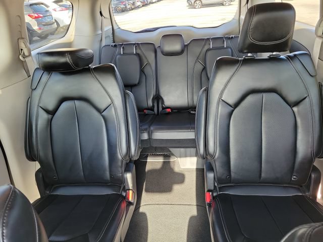 Used 2024 Chrysler Pacifica Touring-L FWD image 17
