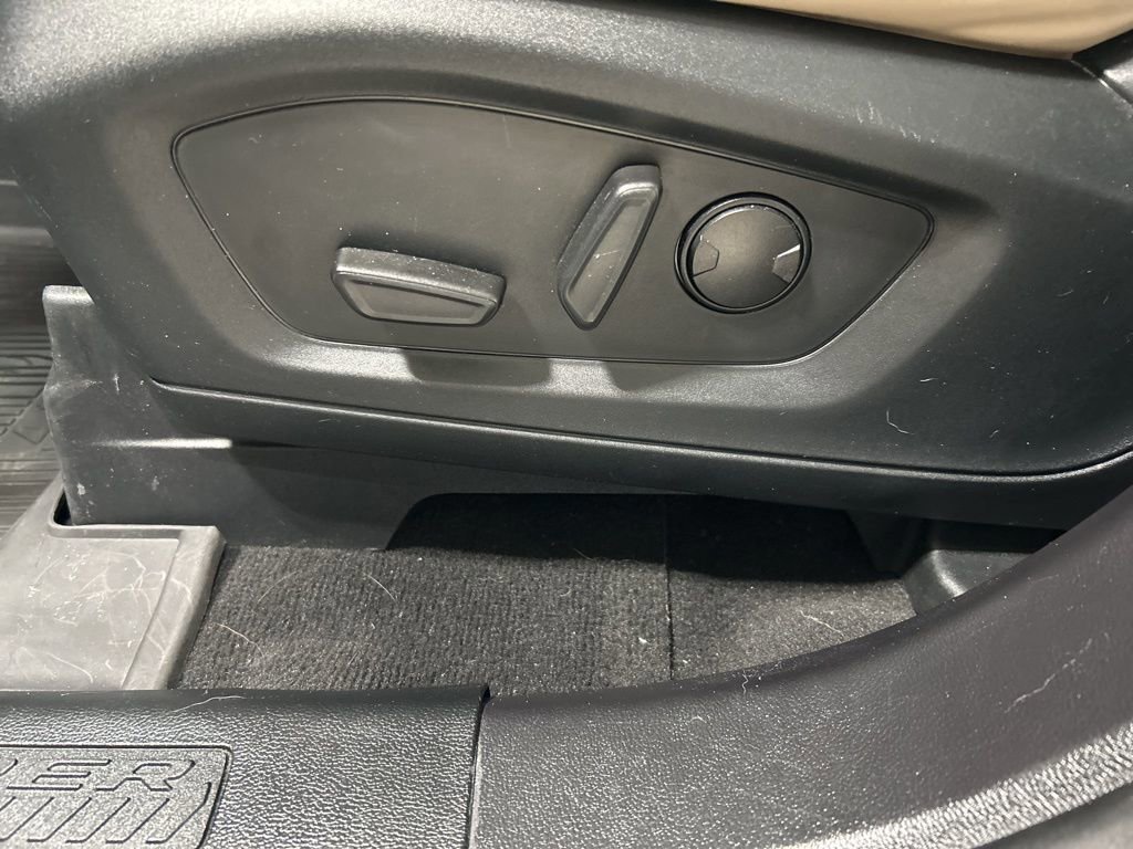 Certified 2022 Ford Explorer XLT w/ Equipment Group 202A image 13