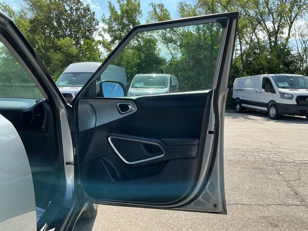 Used 2023 Kia Soul S FWD image 14