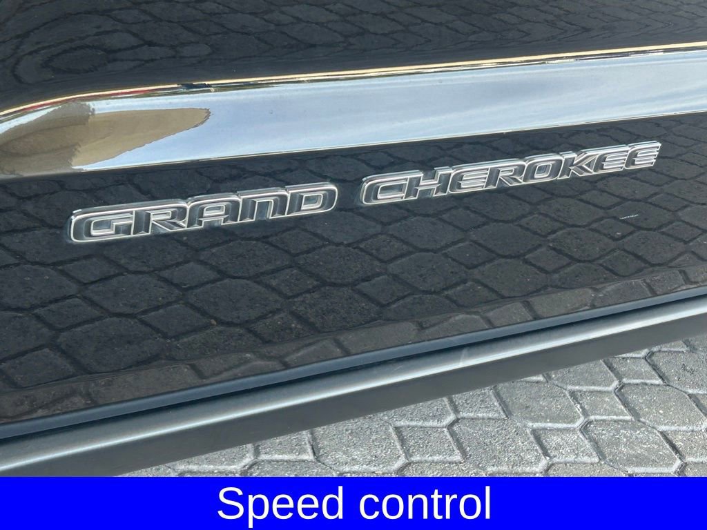 Used 2019 Jeep Grand Cherokee Laredo image 16