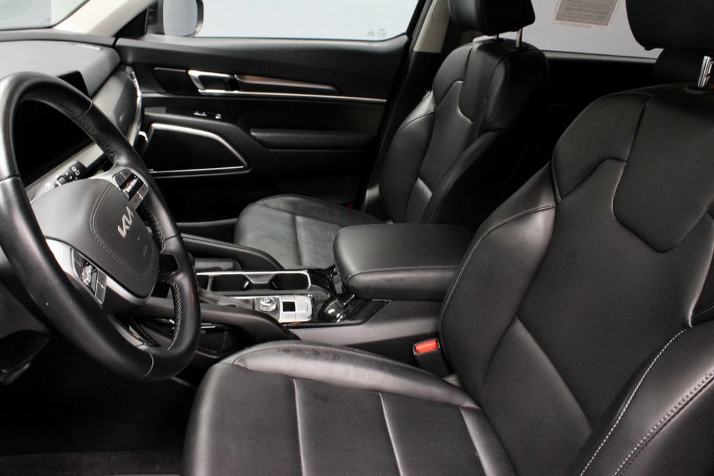 Used 2025 Kia Telluride LX FWD image 25