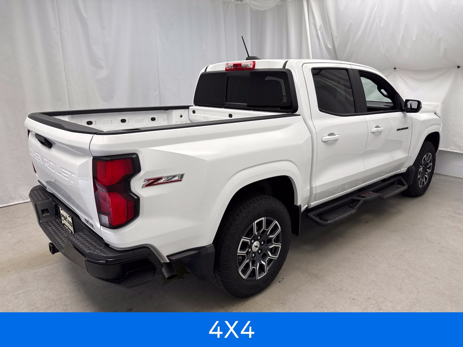 Used 2024 Chevrolet Colorado Z71 w/ Z71 Convenience Package 2 AWD/4WD image 3