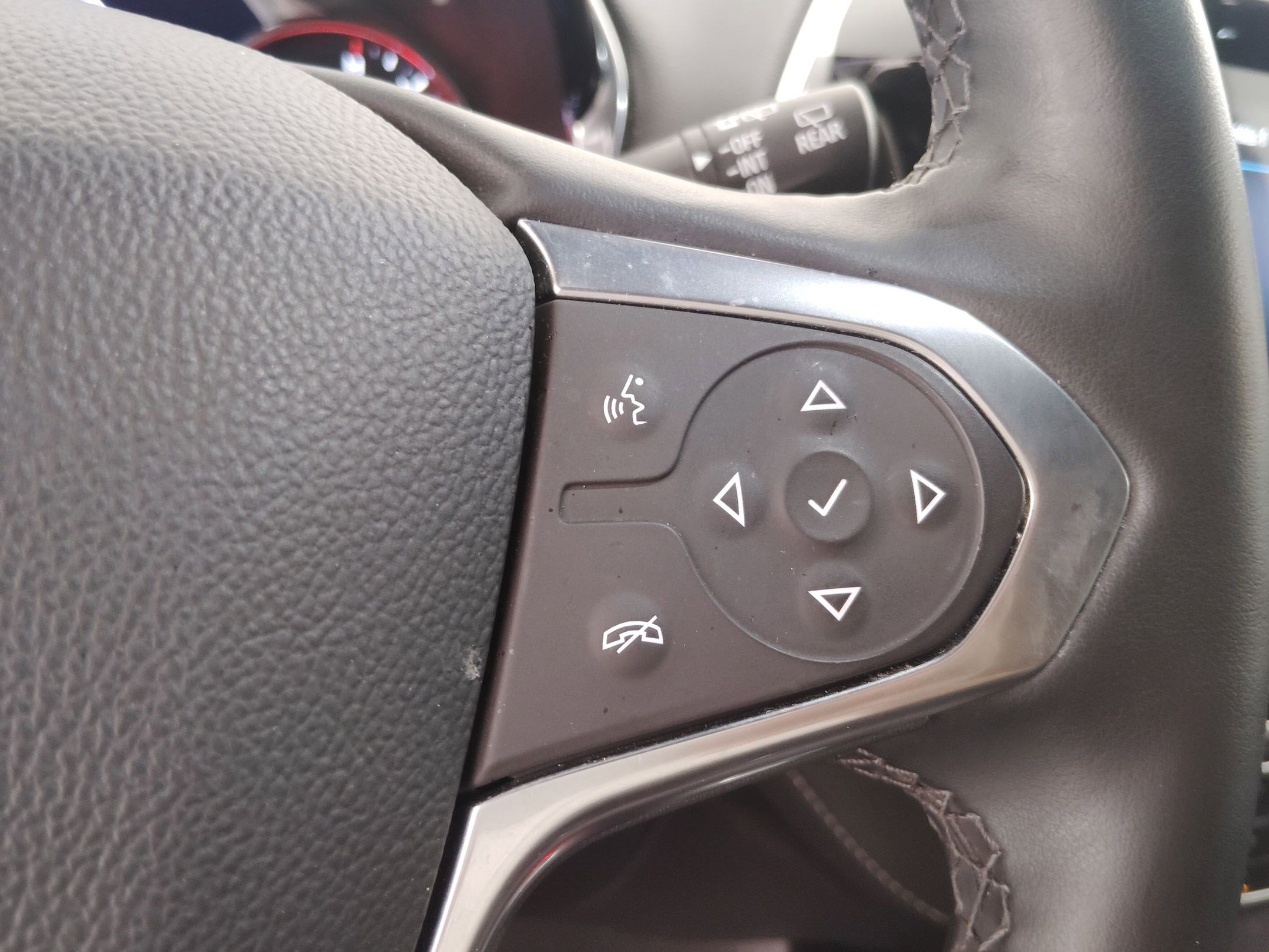 Used 2023 Chevrolet Traverse Premier w/ Redline Edition image 28