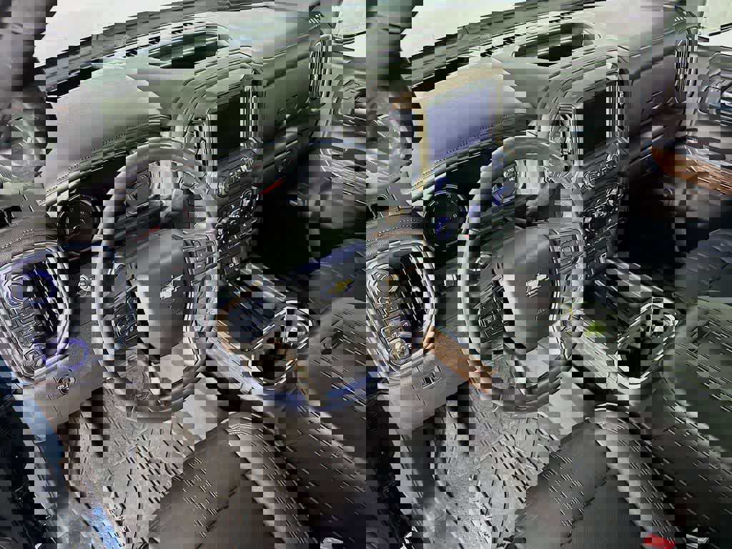 Used 2019 Chevrolet Silverado 1500 High Country w/ Technology Package image 9