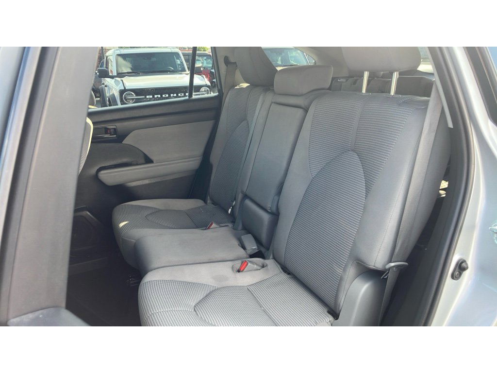 Used 2021 Toyota Highlander LE w/ Protection Package #3 (TMS) image 31