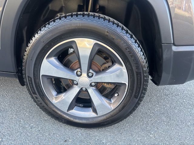 Used 2019 Jeep Cherokee Limited AWD/4WD image 11