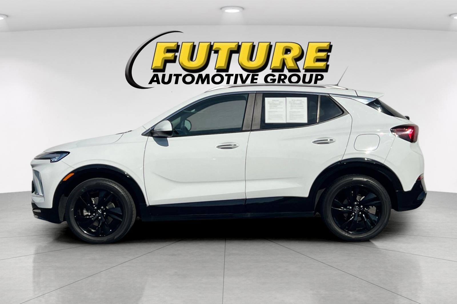 Used 2024 Buick Encore GX Sport Touring image 2