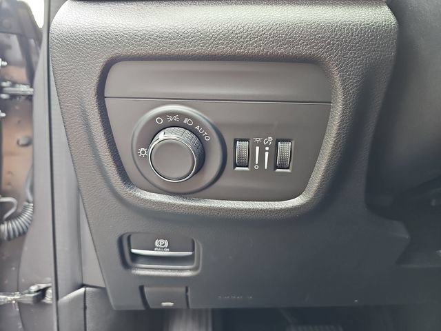 Used 2025 Jeep Grand Cherokee L Laredo w/ Luxury Tech Group I RWD image 31