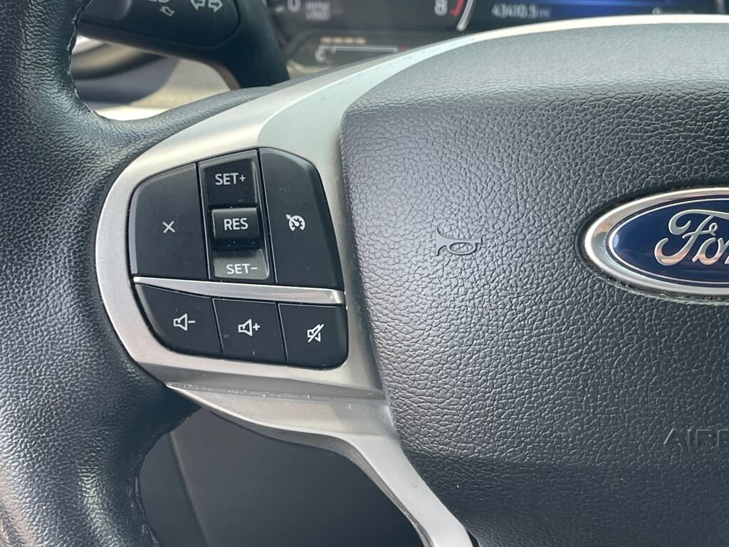 Certified 2023 Ford Explorer XLT w/ Equipment Group 202A AWD/4WD image 19