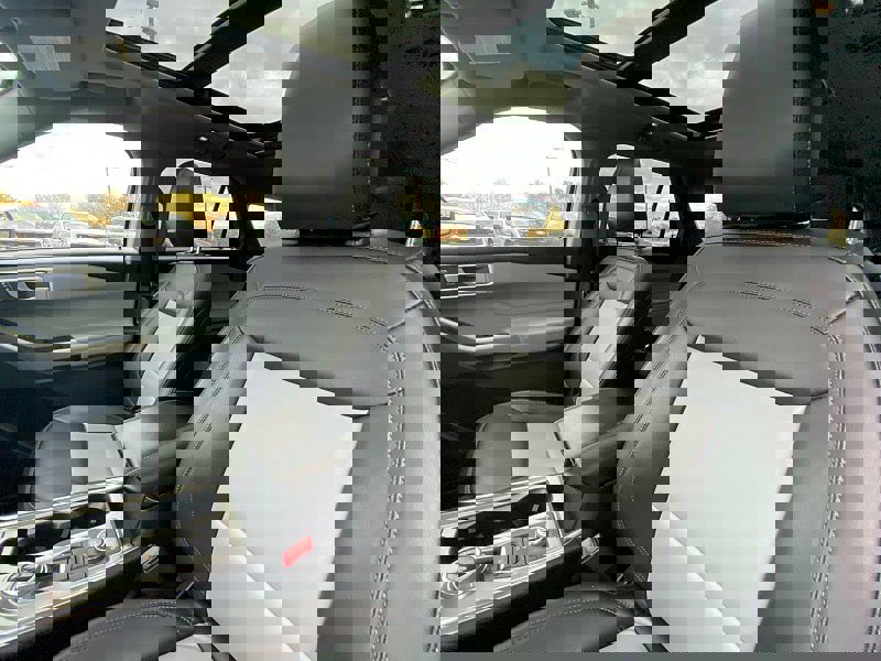 Certified 2022 Ford Explorer XLT w/ Equipment Group 202A image 28