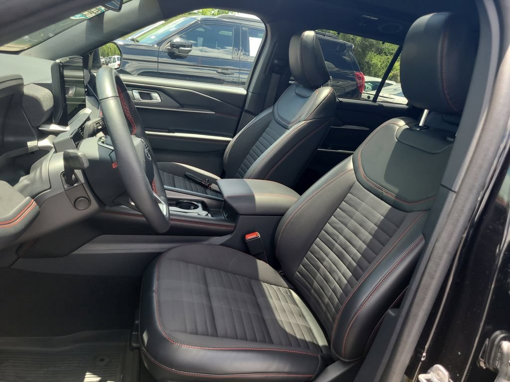 Certified 2025 Ford Explorer ST-Line w/ Premium Package AWD/4WD image 18