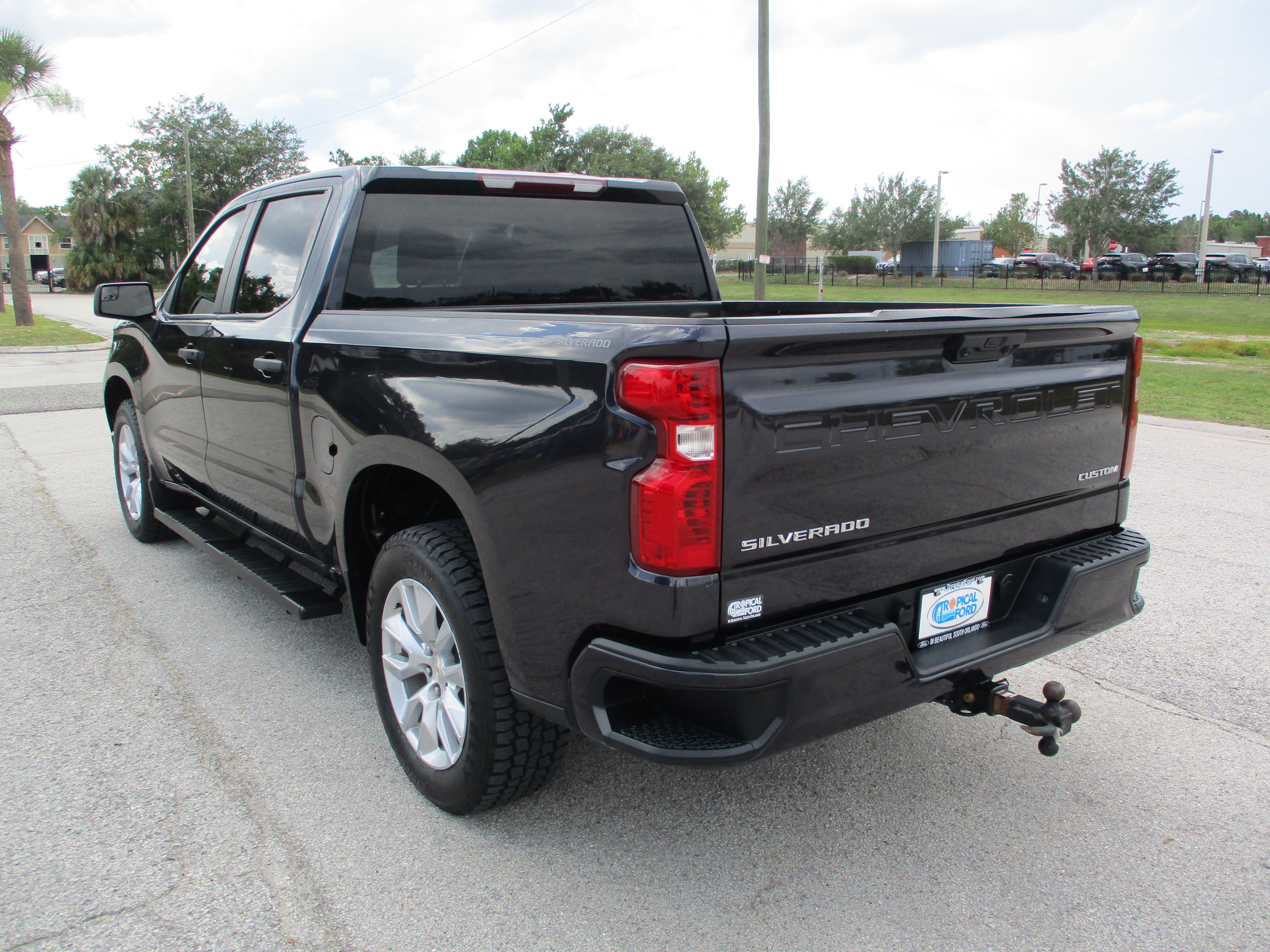 Used 2023 Chevrolet Silverado 1500 Custom image 3