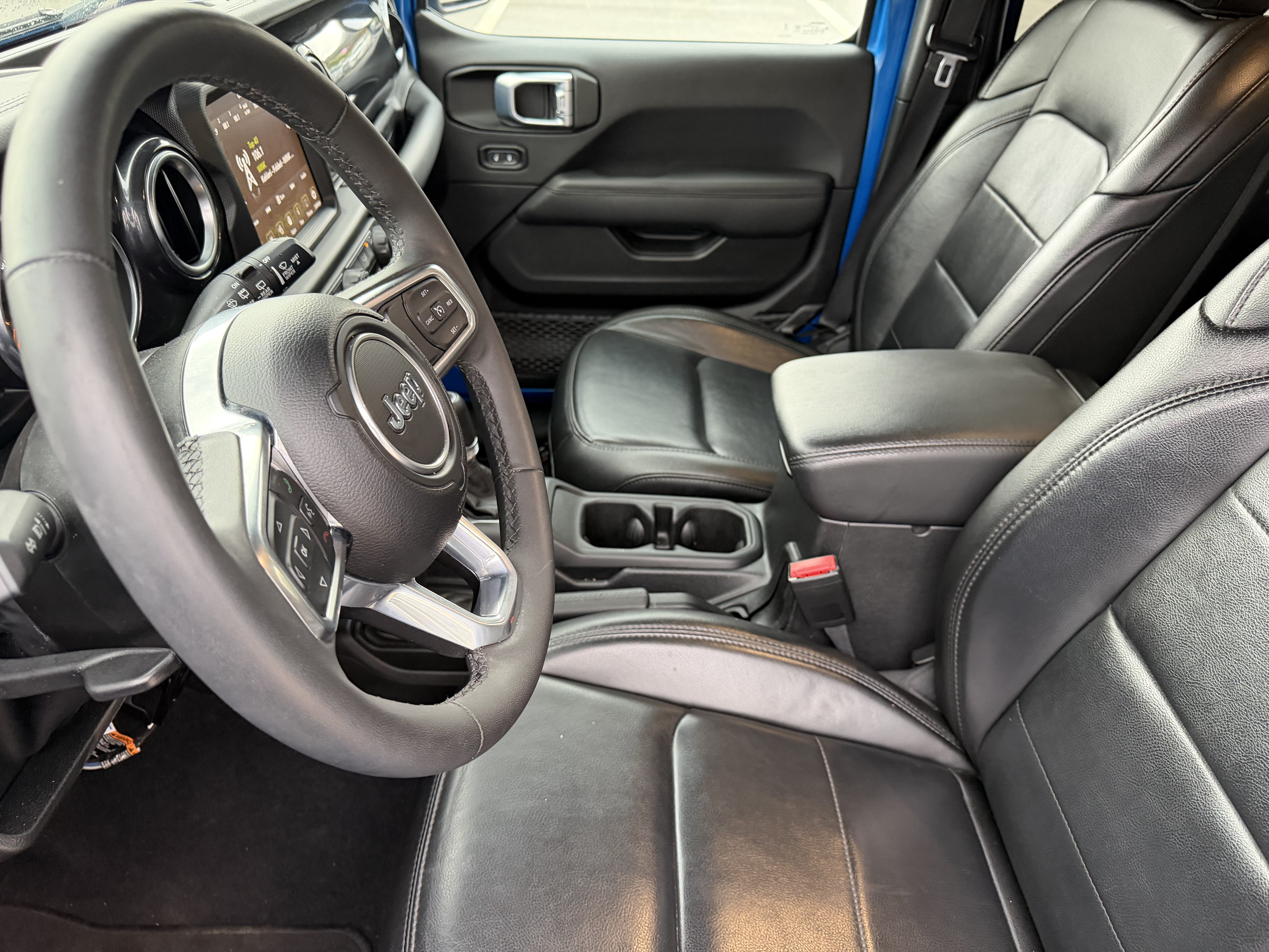 Used 2023 Jeep Wrangler Unlimited Sahara AWD/4WD image 10
