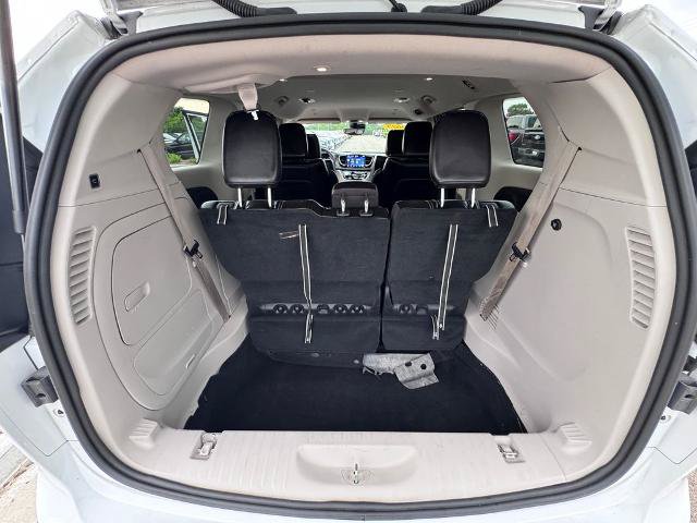 Used 2023 Chrysler Pacifica Touring-L FWD image 31