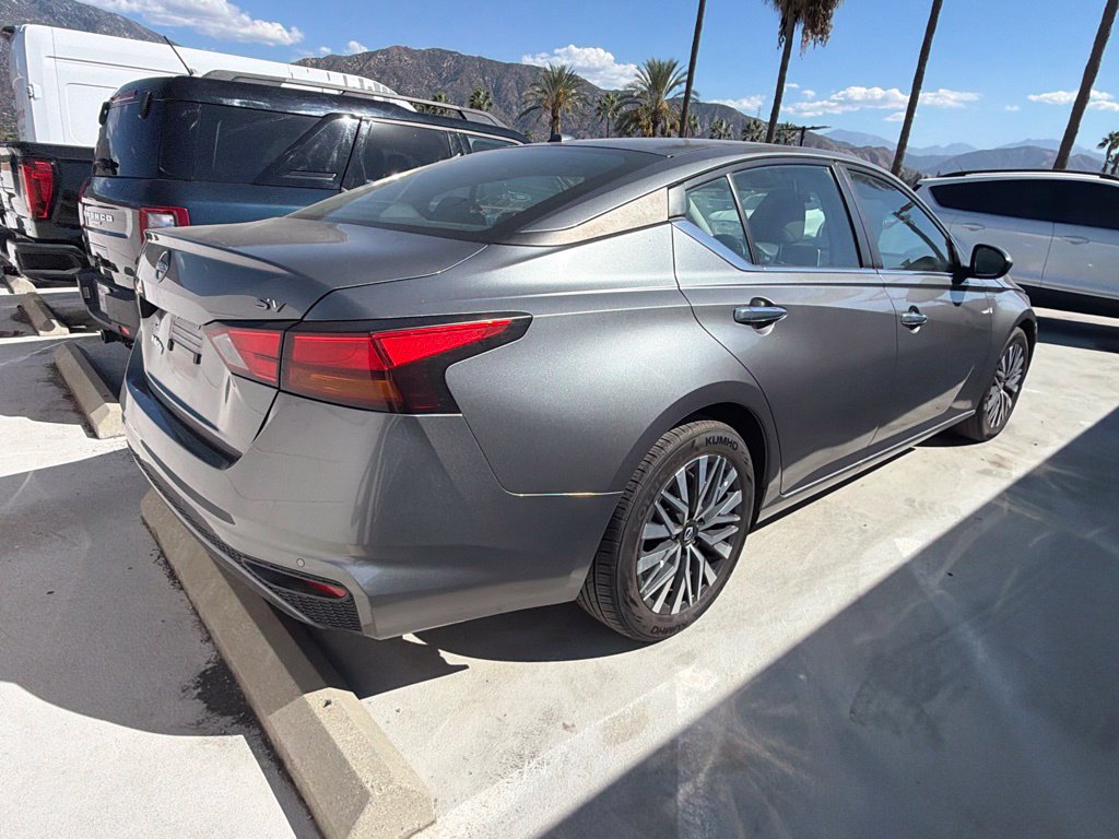 Used 2023 Nissan Altima 2.5 SV FWD image 5