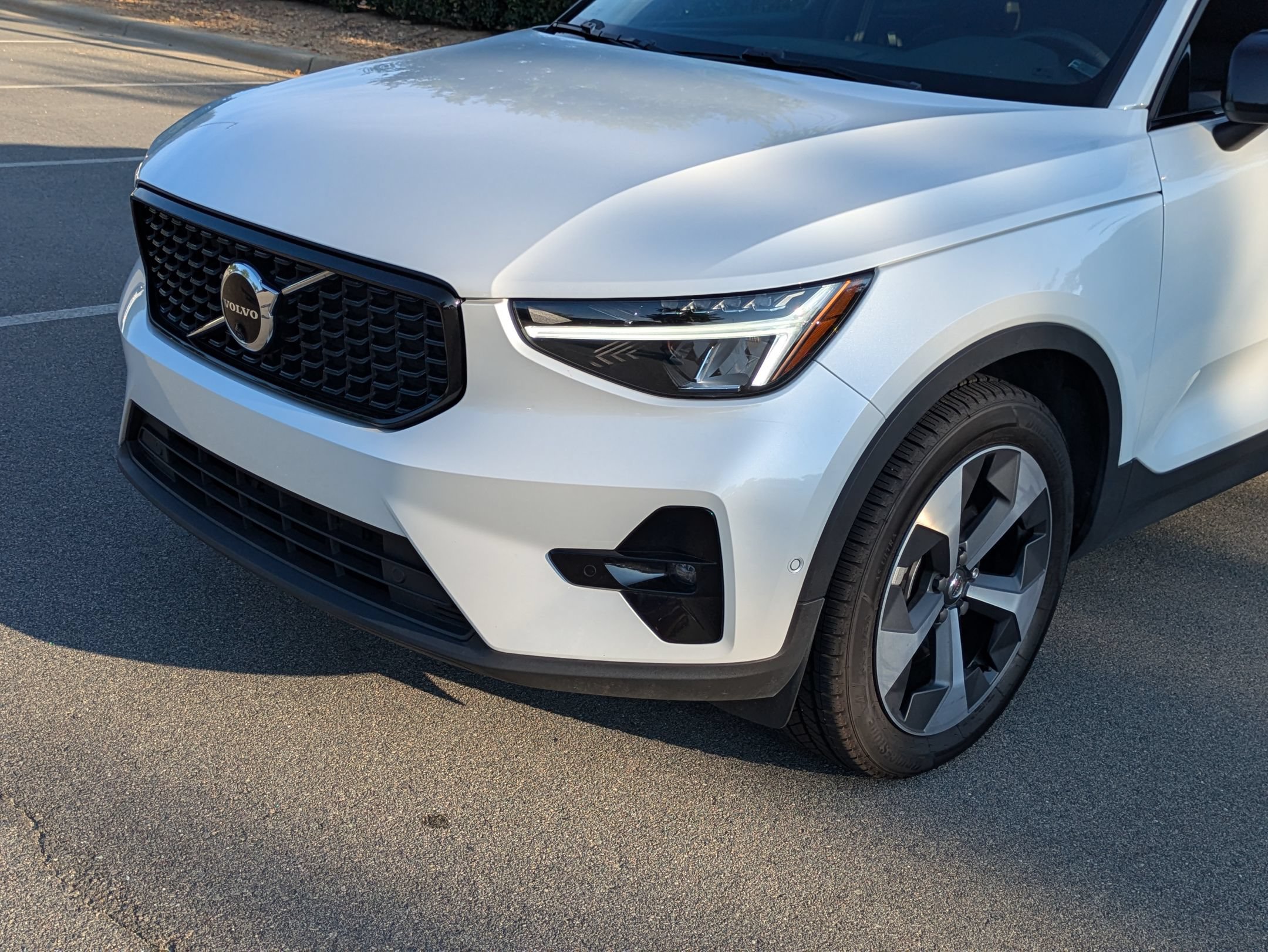 Used 2023 Volvo XC40 B4 Ultimate FWD image 10