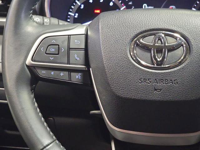 Used 2022 Toyota Highlander XLE AWD/4WD image 22