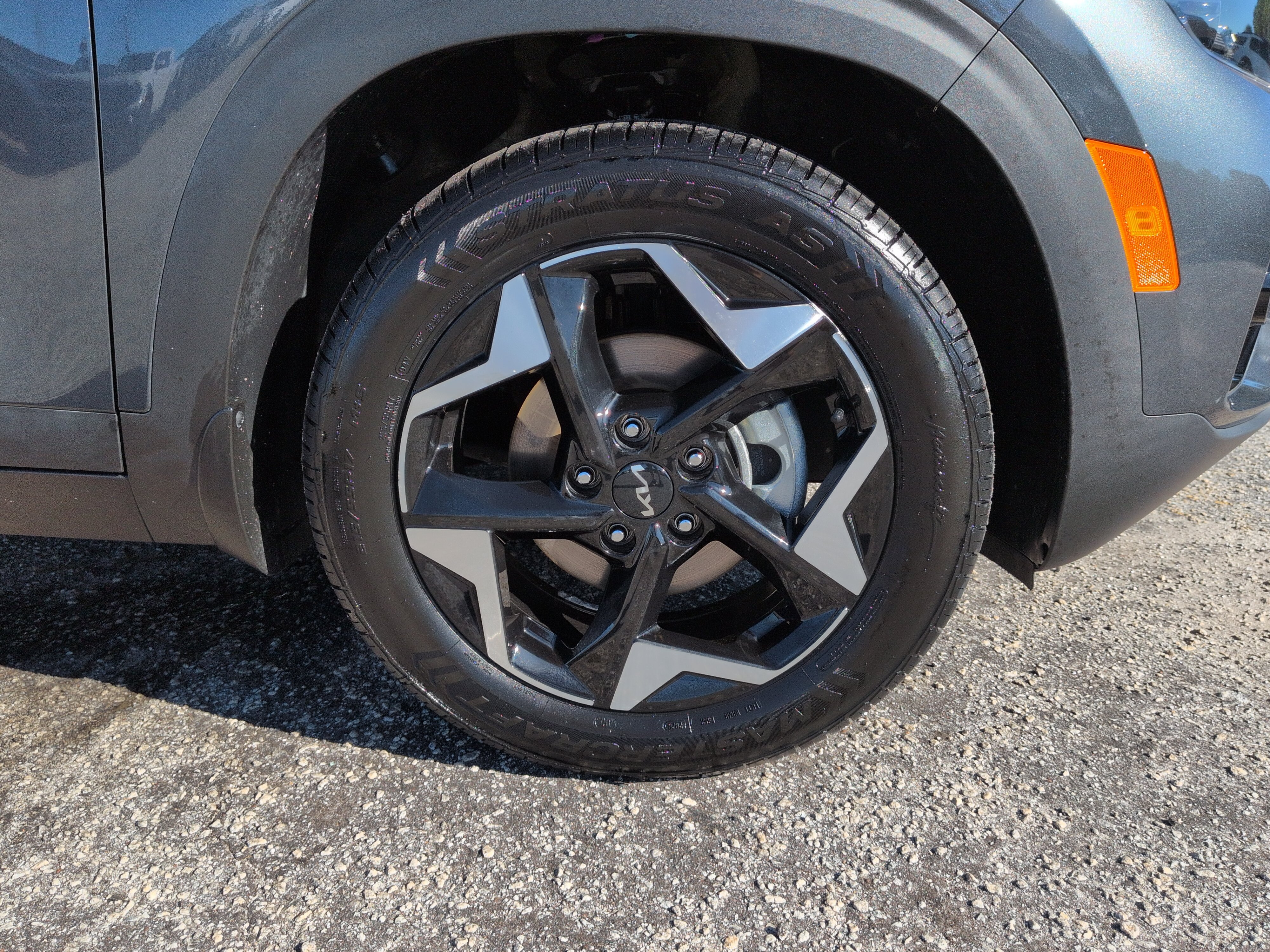 Used 2024 Kia Seltos EX FWD image 9