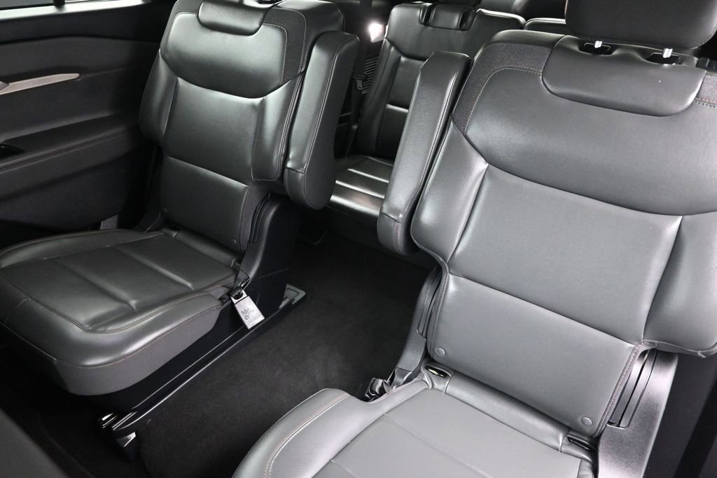 Certified 2025 Ford Explorer Active w/ Active Comfort Package RWD image 20