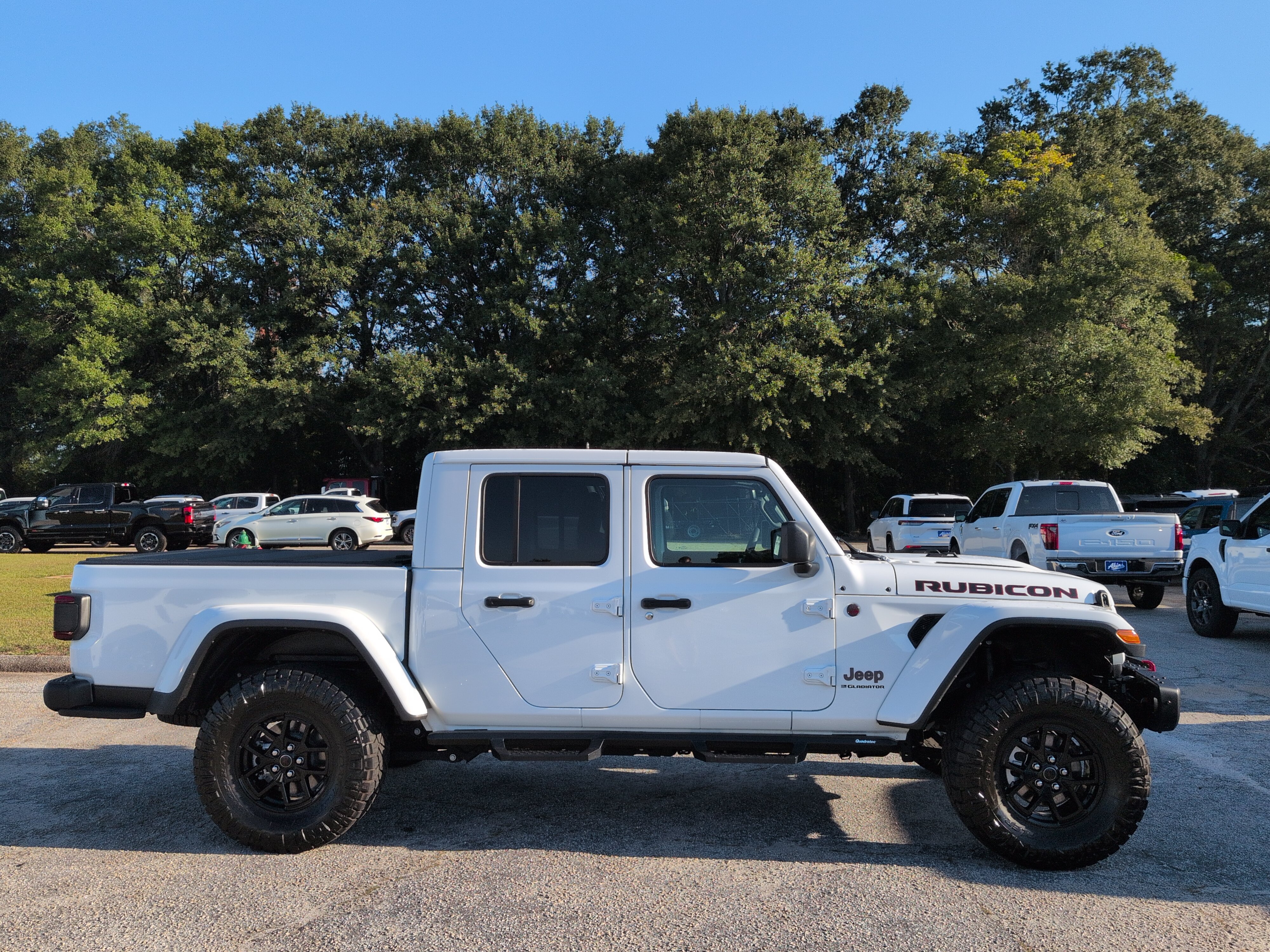Used 2025 Jeep Gladiator Rubicon AWD/4WD image 2