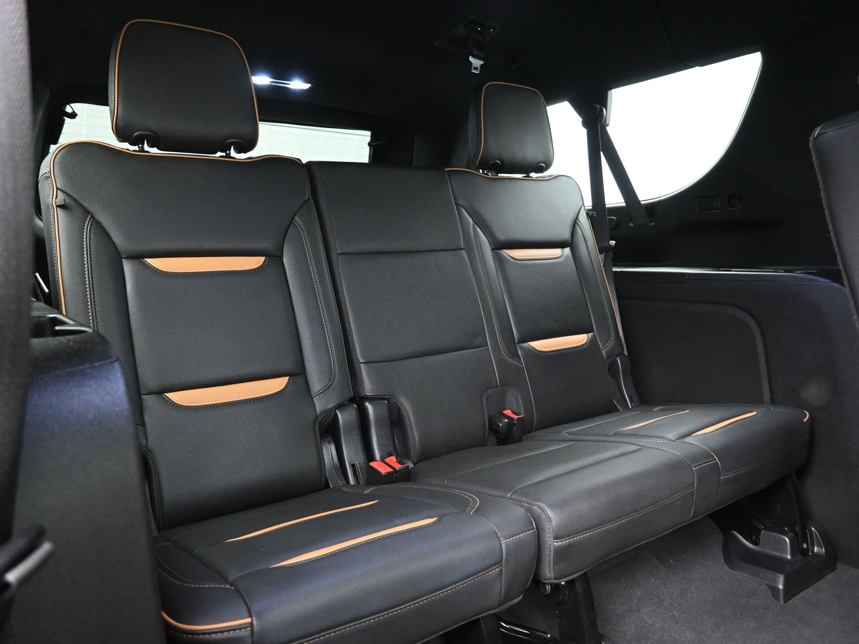 Used 2022 GMC Yukon XL AT4 image 28