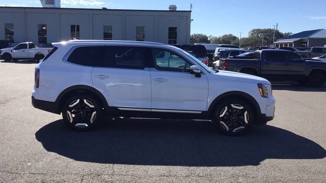 Used 2024 Kia Telluride EX w/ EX Captain's Chair Package image 5