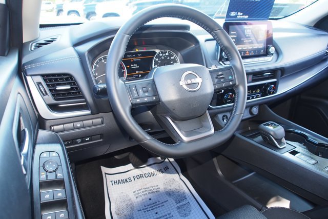 Used 2025 Nissan Rogue SV FWD image 16