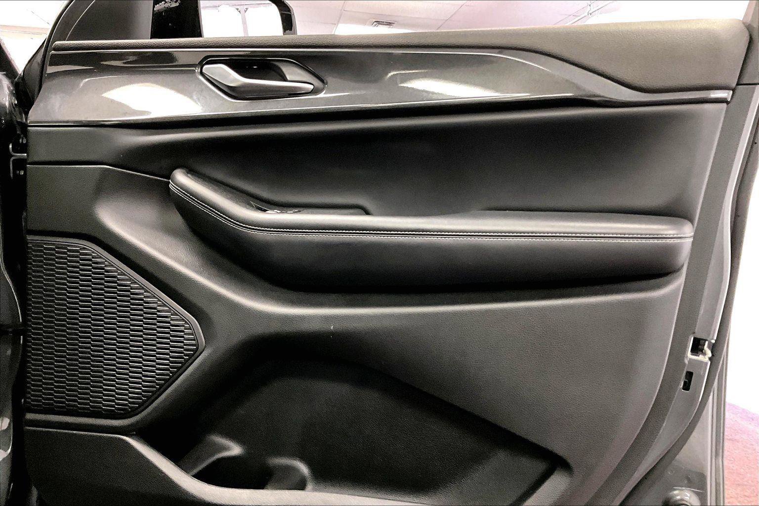 Used 2023 Jeep Grand Cherokee L Laredo image 23