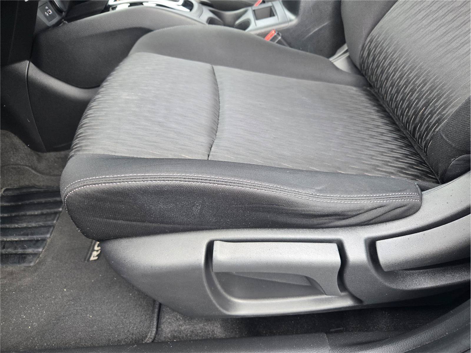 Used 2020 Nissan Rogue S FWD image 19