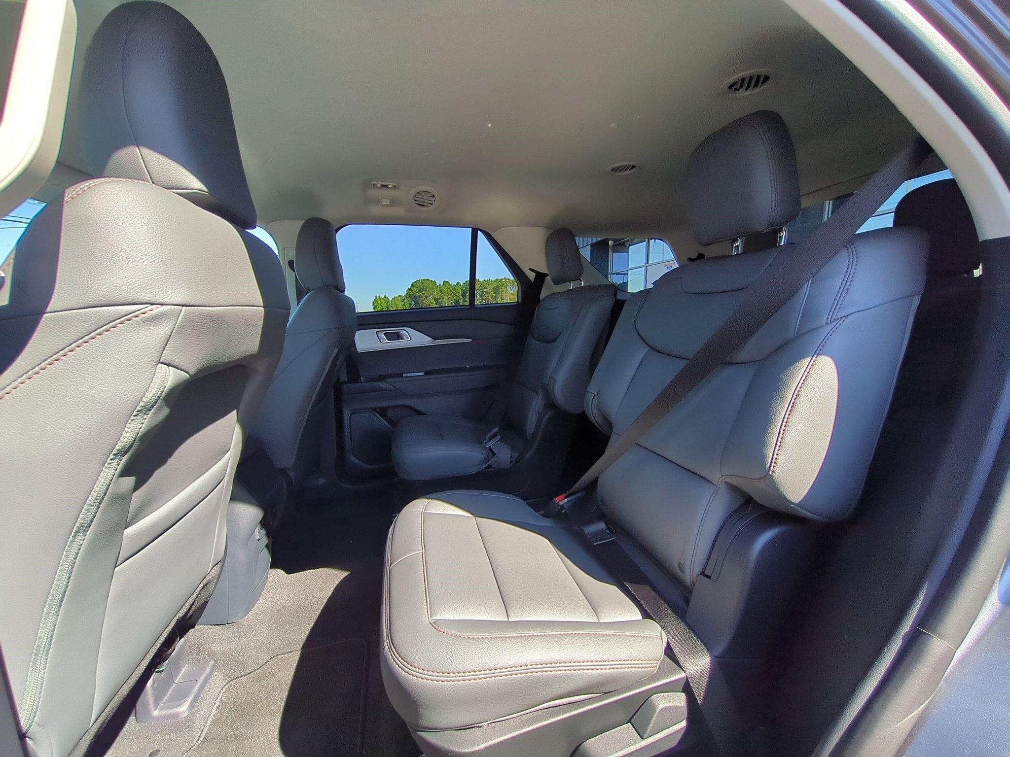 Certified 2026 Ford Explorer Active RWD image 27