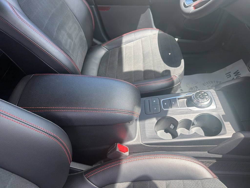 Certified 2022 Ford Escape SEL w/ SEL Stealth AWD Package image 42