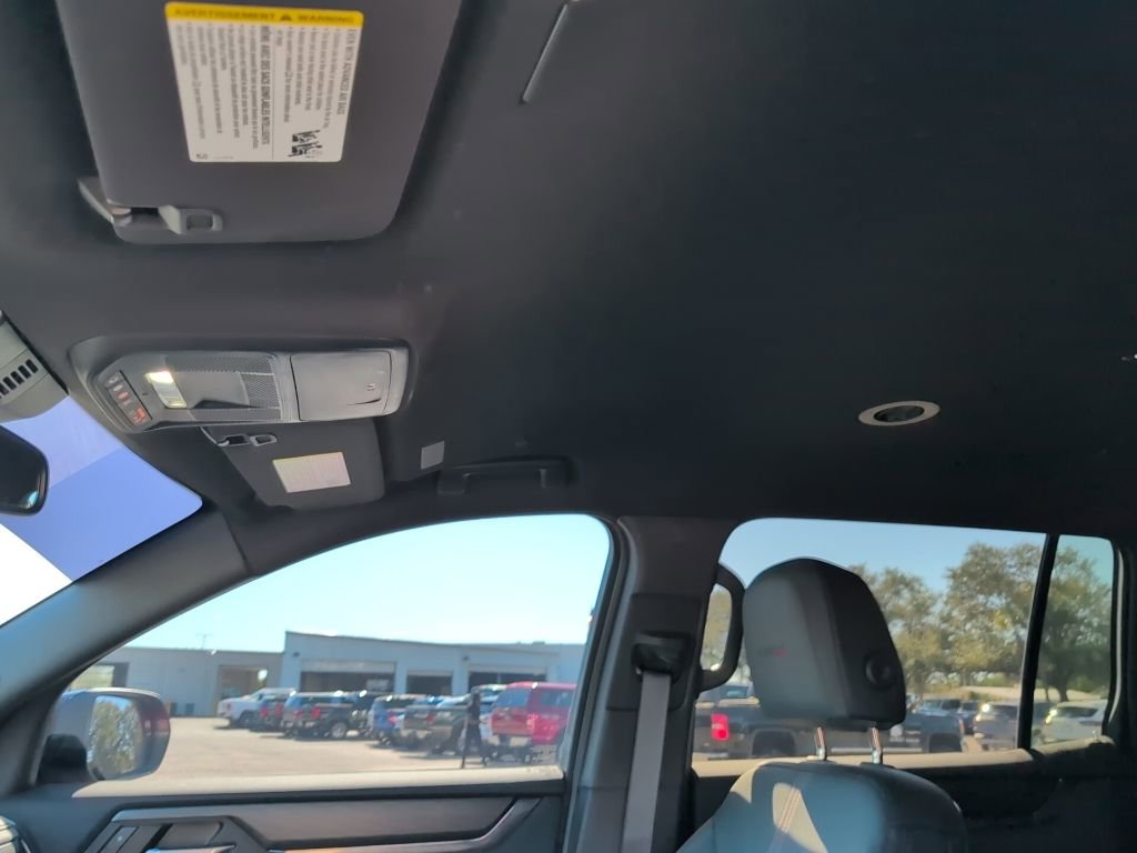 Used 2024 GMC Acadia AT4 w/ Luxury Package image 10